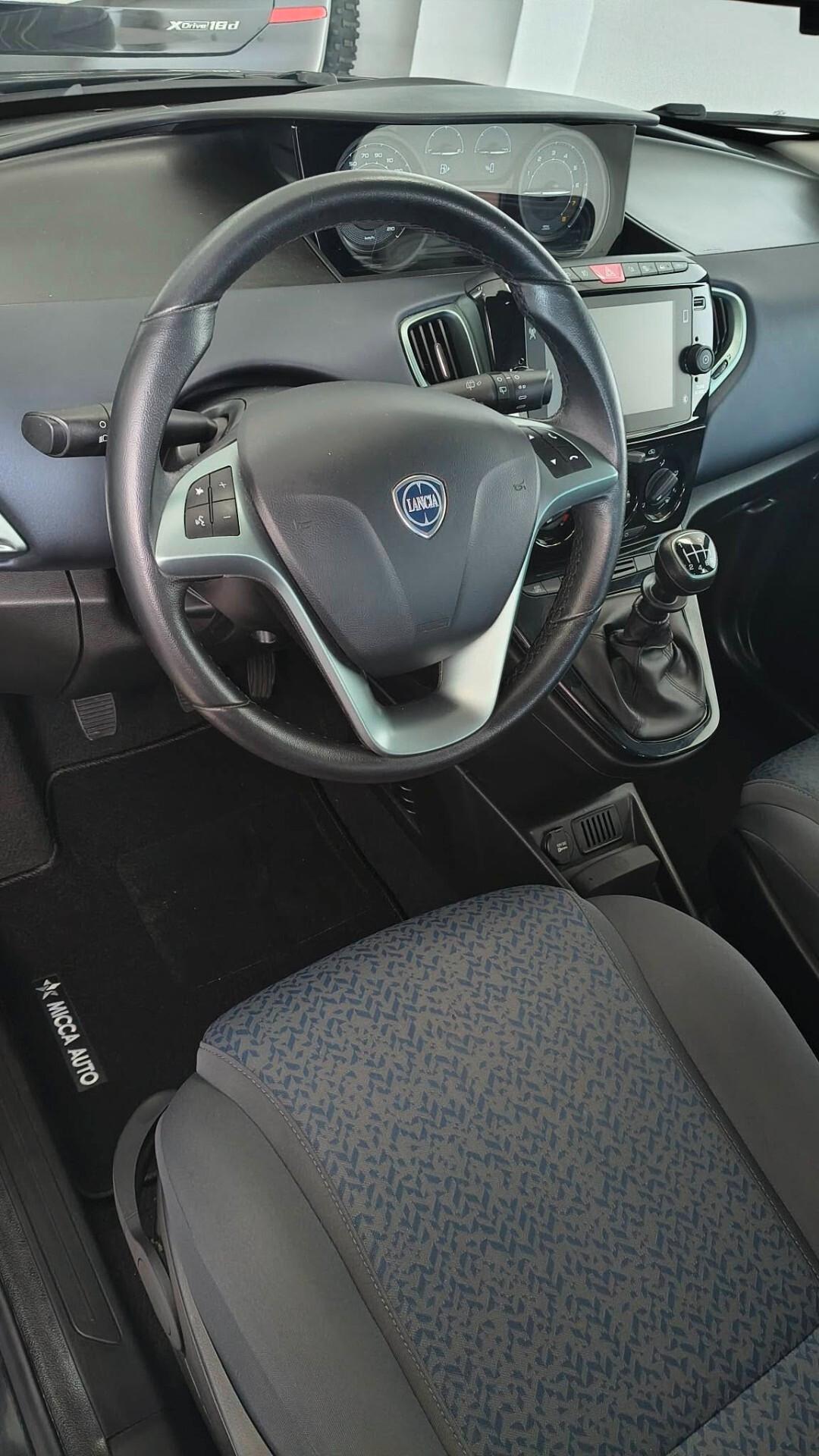 Lancia Ypsilon 1.0 FireFly 5 porte S&S Hybrid Gold
