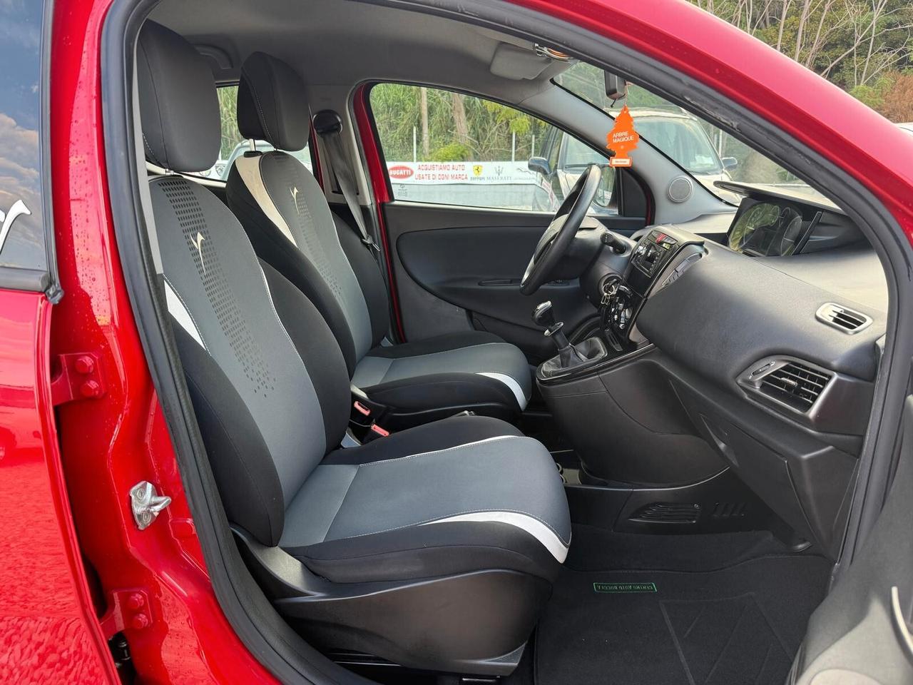 Lancia Ypsilon 0.9 TwinAir 85 CV 5 porte Metano Ecochic Elefantino