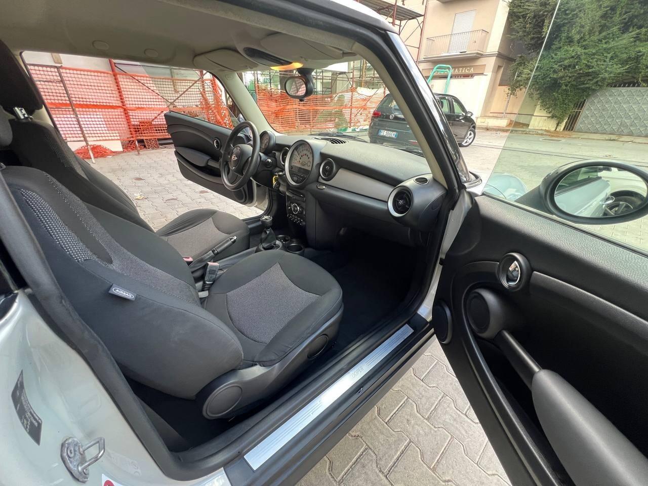 MINI 1.6 16V COOPER D