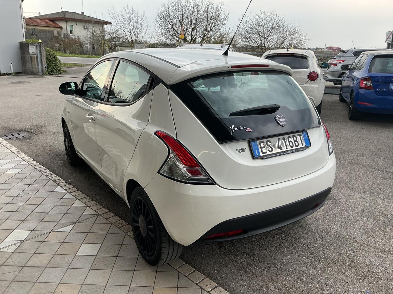 Lancia Ypsilon 1.2 benzina Neopatentati