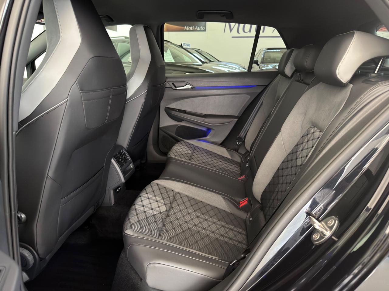 Volkswagen Golf 1.5 eTSI 150 CV EVO ACT DSG R-Line