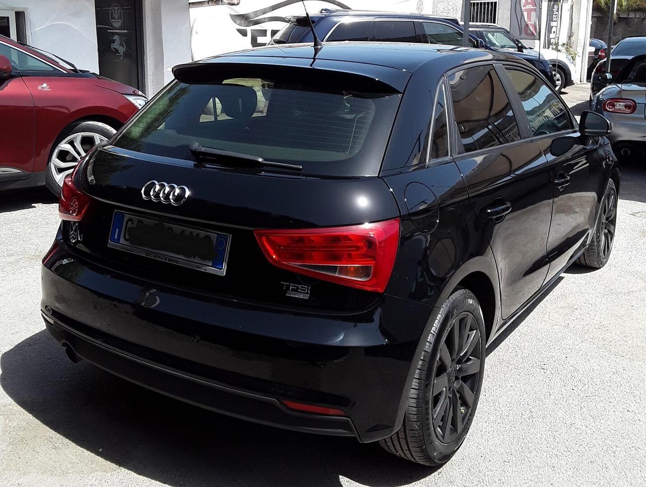 AUDI A1 1.0 TSFI 5P total blak