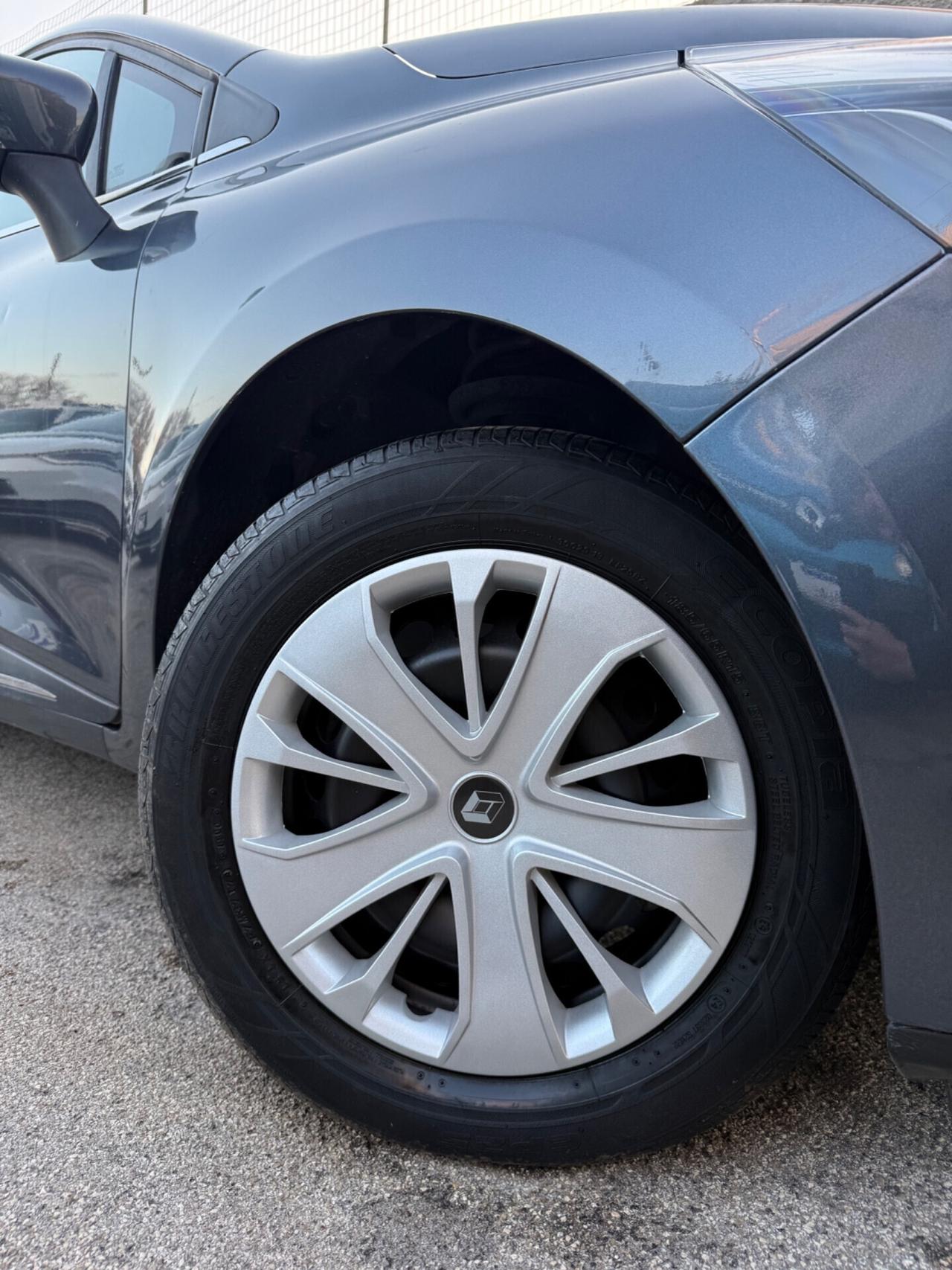 Renault Clio 0.9 TCe 90 CV GPL,Navigatore,Bluetooth,sensori dí parcheggio,ecc.