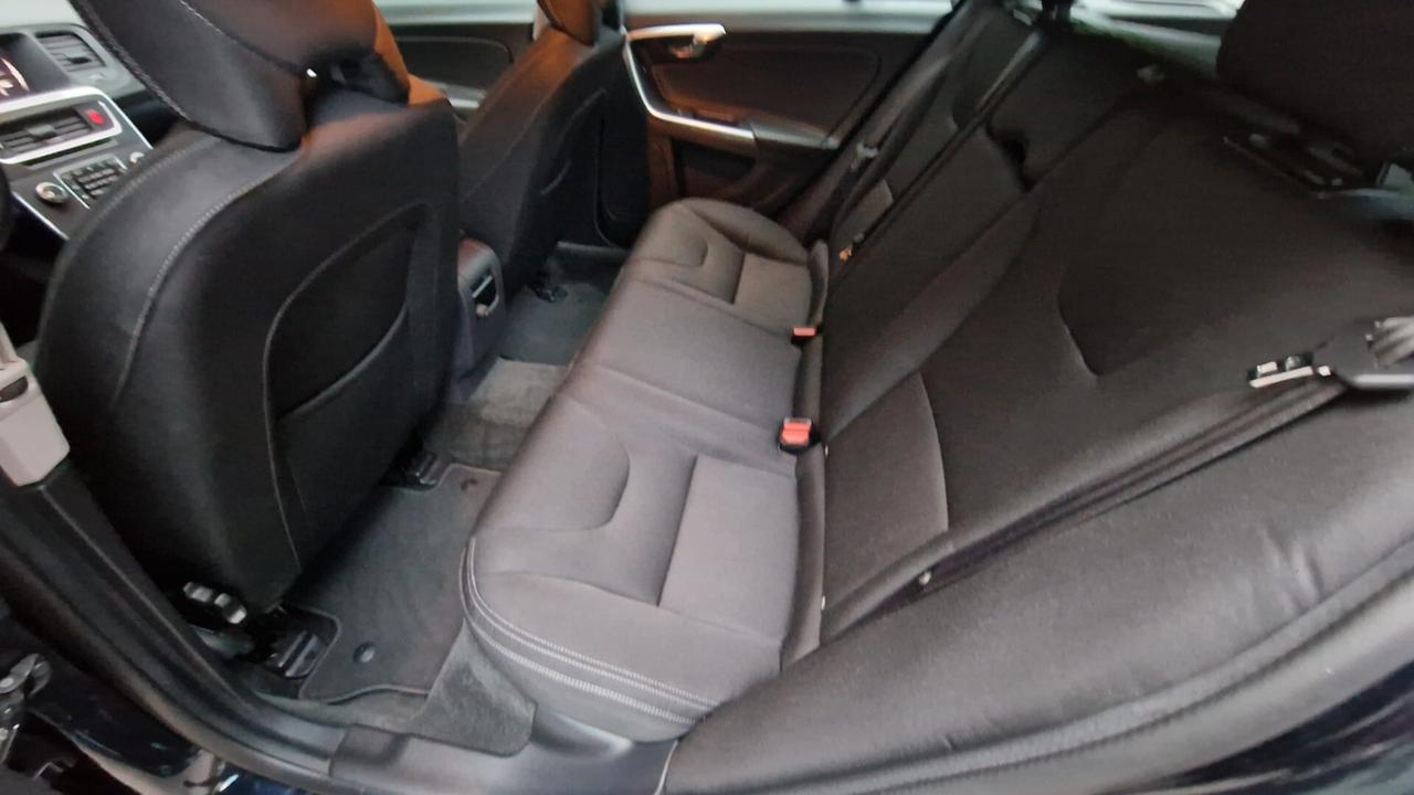 Volvo V60 D2 Geartronic Edition x Neopatentati