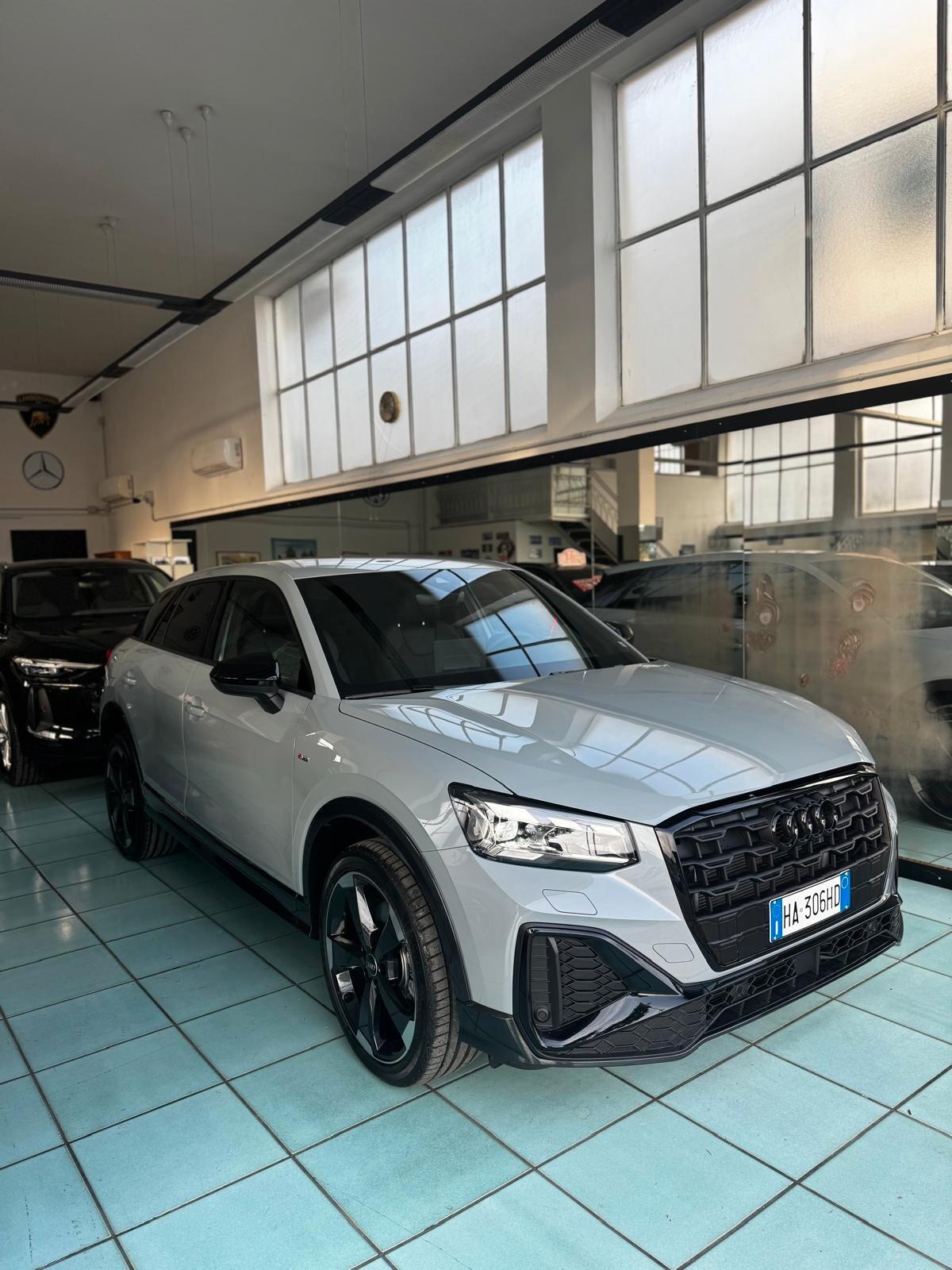 Audi Q2 35 TDI S tronic Identity Black