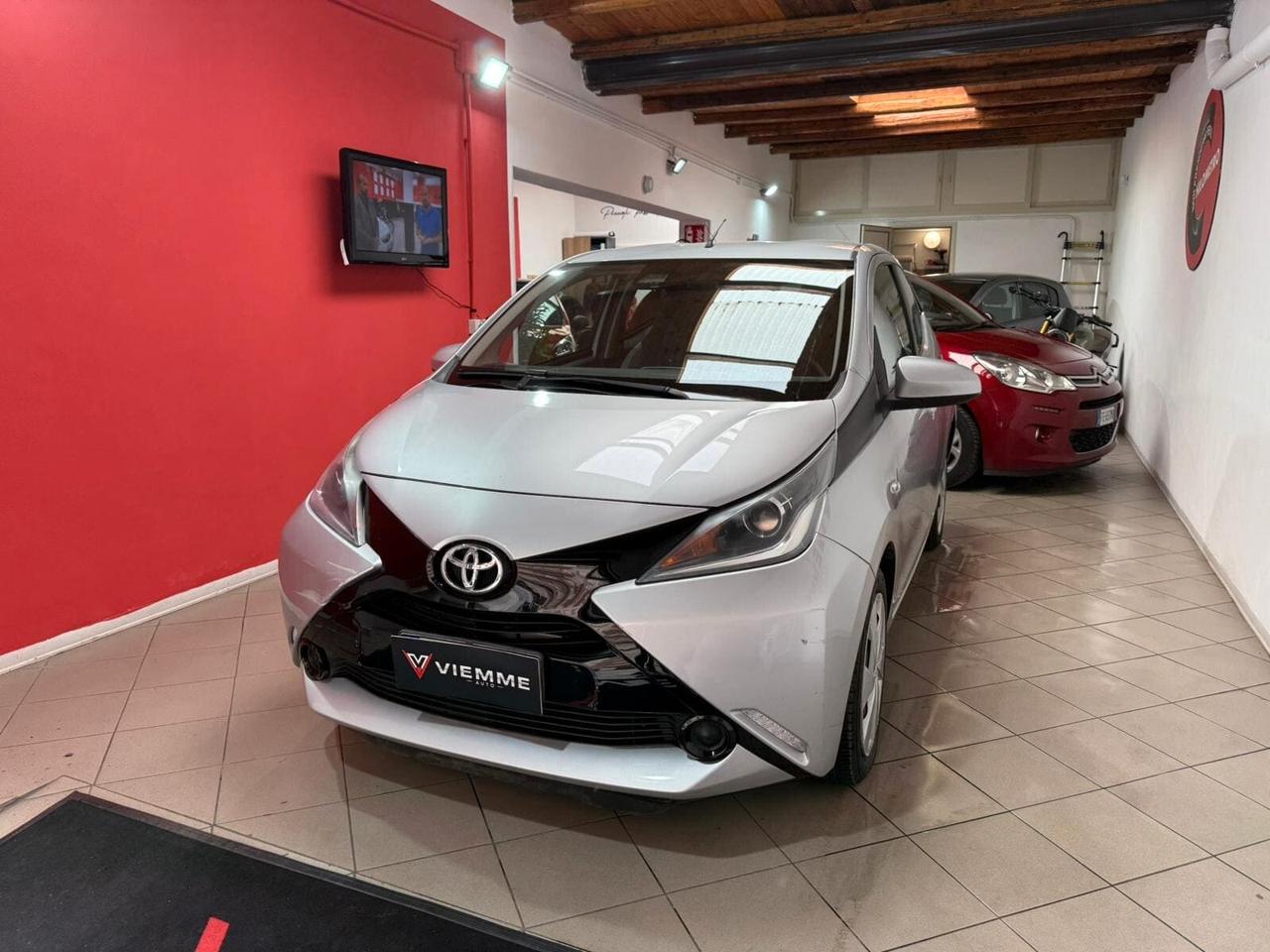 Toyota Aygo 1.0 VVT-i 69 CV 5 porte x-cool TSS MMT