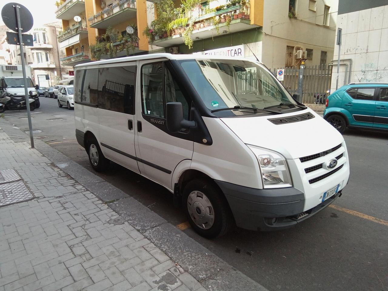 FORD TRANSIT 2.2 TDCI TREND 9 POSTI – 120.000 KM – GANCIO TRAINO – GARANZIA – PARI AL NUOVO