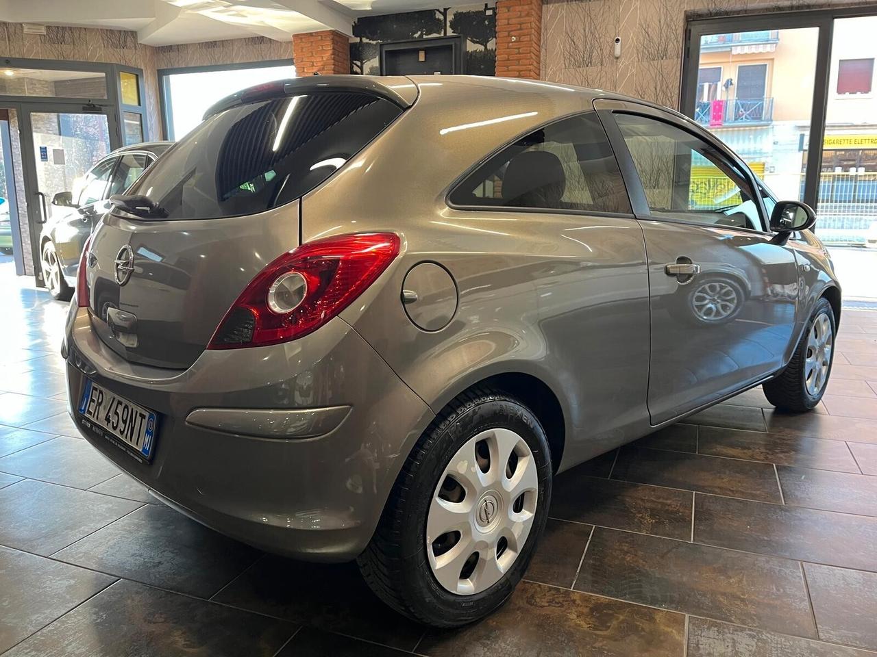 Opel Corsa 1.2 3 porte b-color