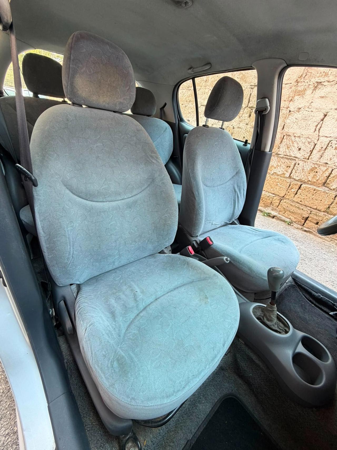 Toyota Yaris 1.0i 16V cat 5 porte Sol