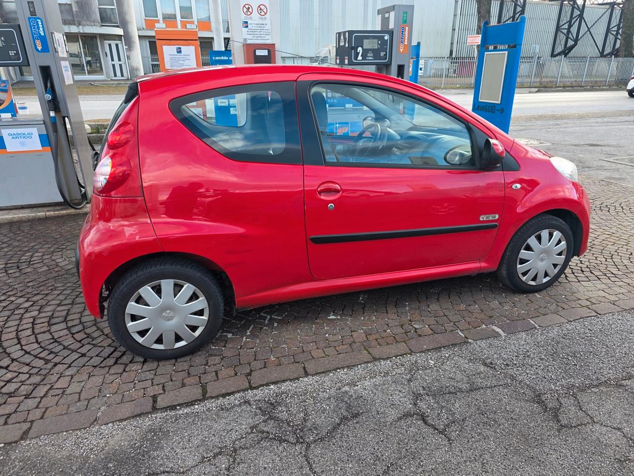 Peugeot 107 1.0 68CV 3p. Sweet Years con 190.000km