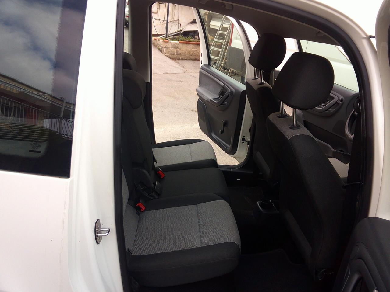 Skoda Roomster 1.6 TDI CR 90CV Scout 13