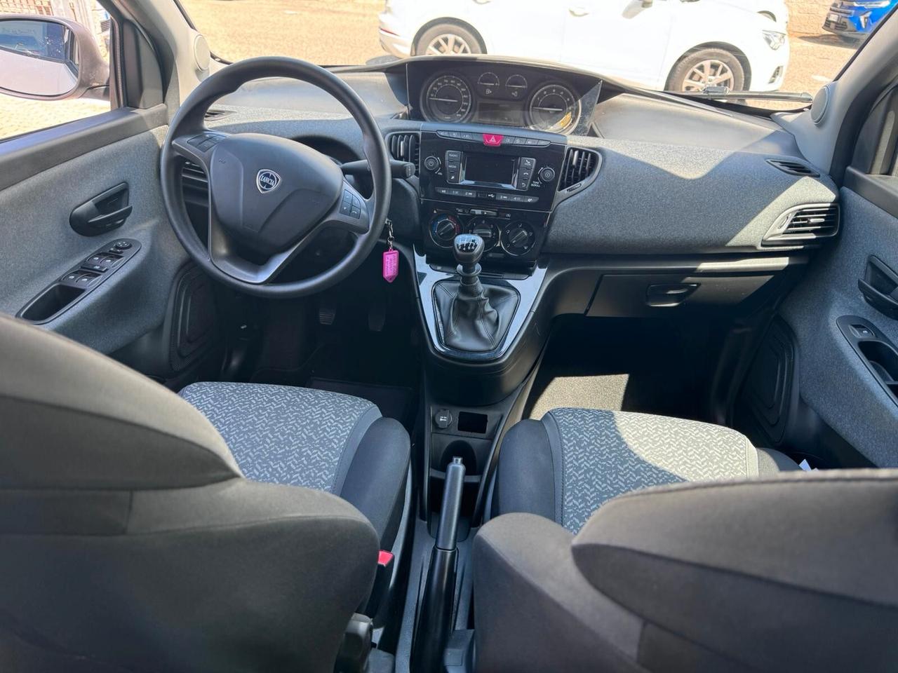Lancia Ypsilon 1.0 FireFly 5 porte S&S Hybrid Silver Plus