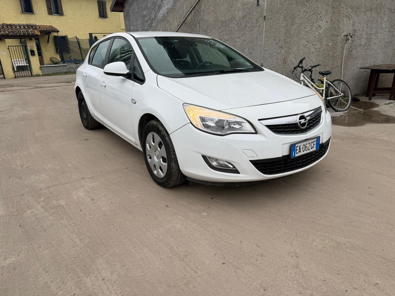 Opel Astra 1.4 16V Twinport 5 porte Enjoy