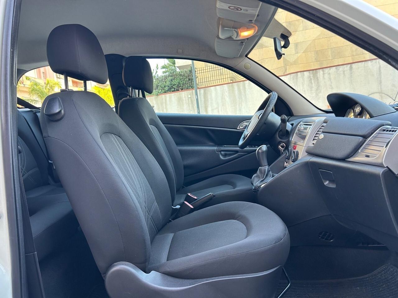 Lancia Ypsilon 1.3 MJT 75 CV Unyca