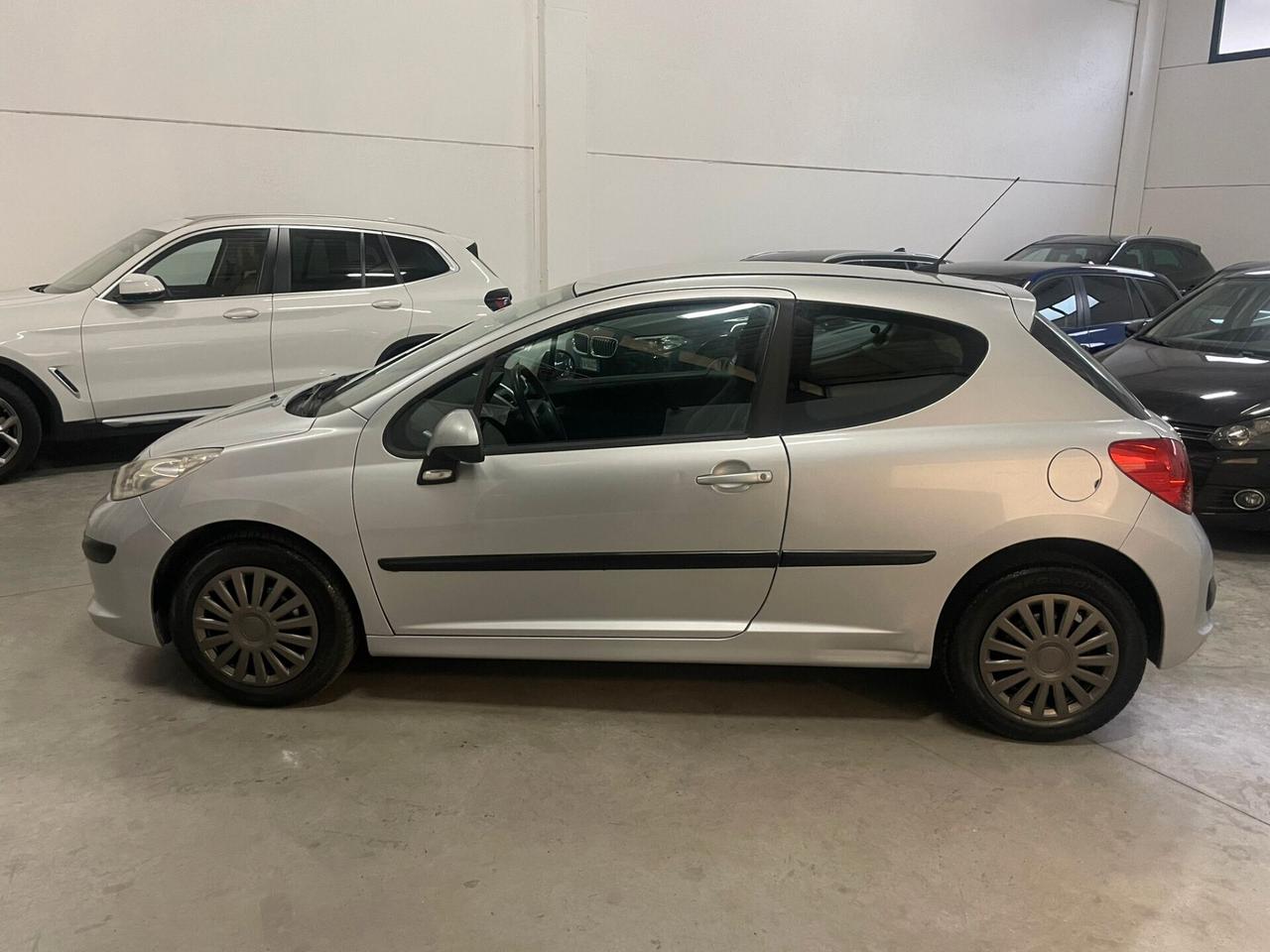 Peugeot 207 1.4 8V 75CV 3p. benz ok neopatentati