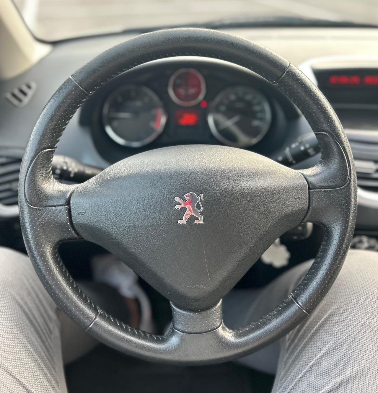 Peugeot 206 Plus 1.4 HDi 70CV 5p Neopatentati 2011