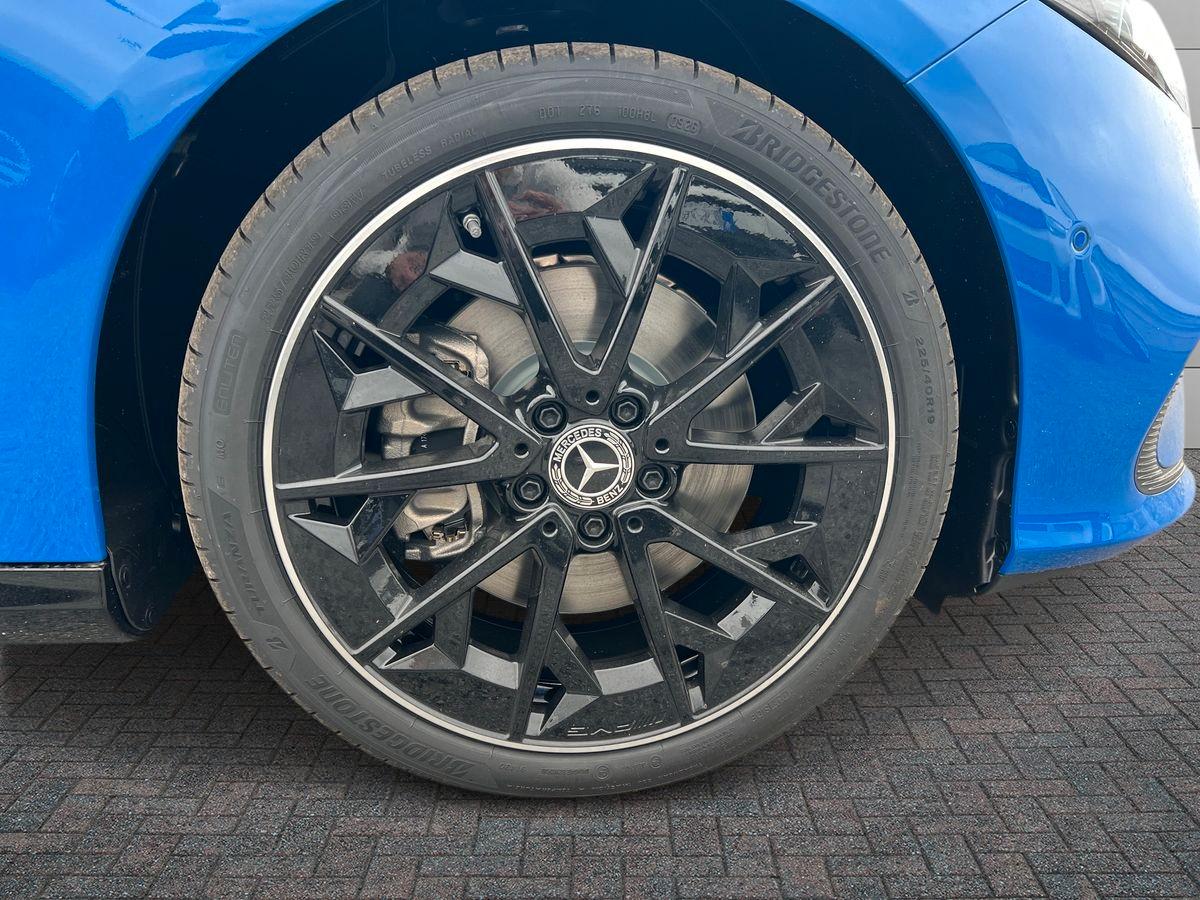 Mercedes-Benz CLA 250+ con tecnologia EQ