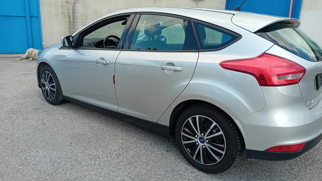 Ford focus 5P-1.6 gpl - km 86000-2015