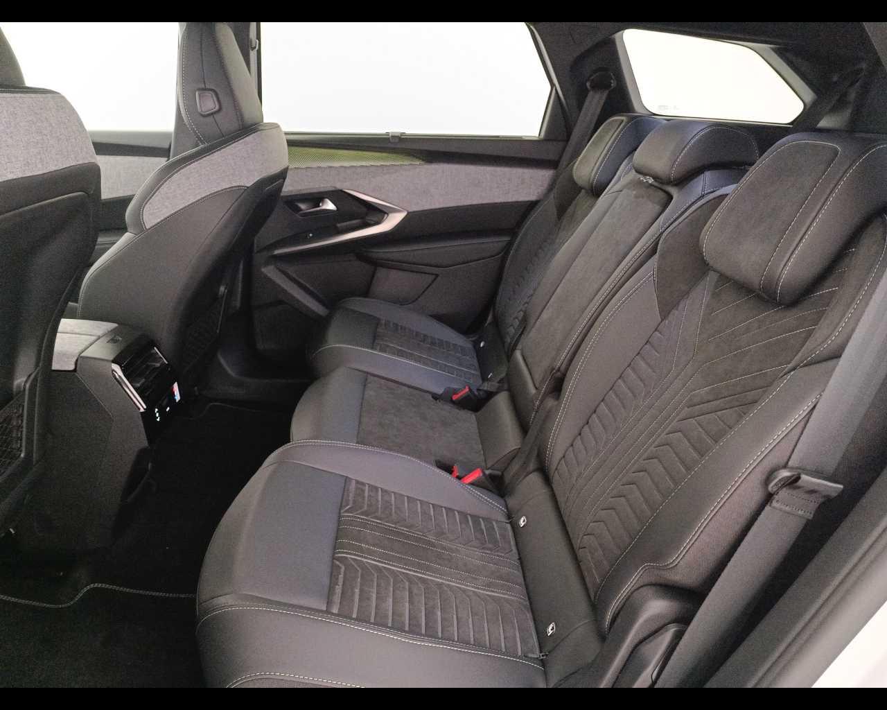 PEUGEOT Nuovo 5008 Hybrid 136 e-DCS6 GT