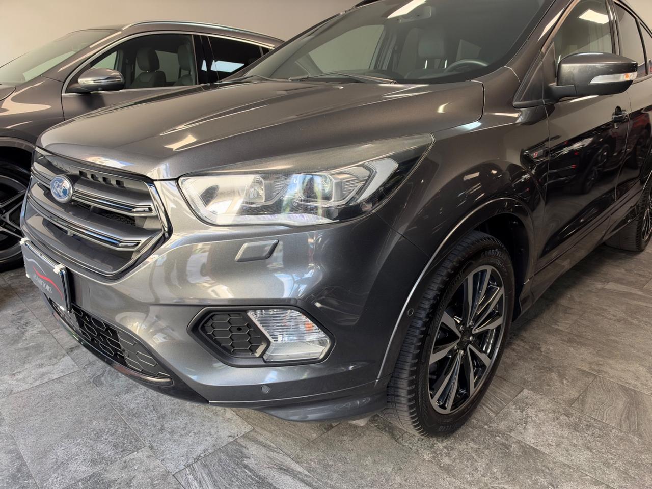 Ford Kuga 1.5 TDCI 120 CV 2WD ST-Line