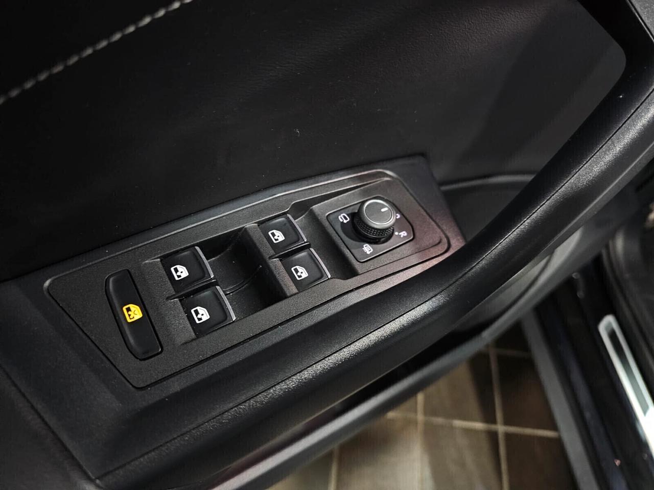 NUOVA VOLKSWAGEN T-ROC 2.0 TDI 150CV R-LINE - ITALIANA PRONTA CONSEGNA