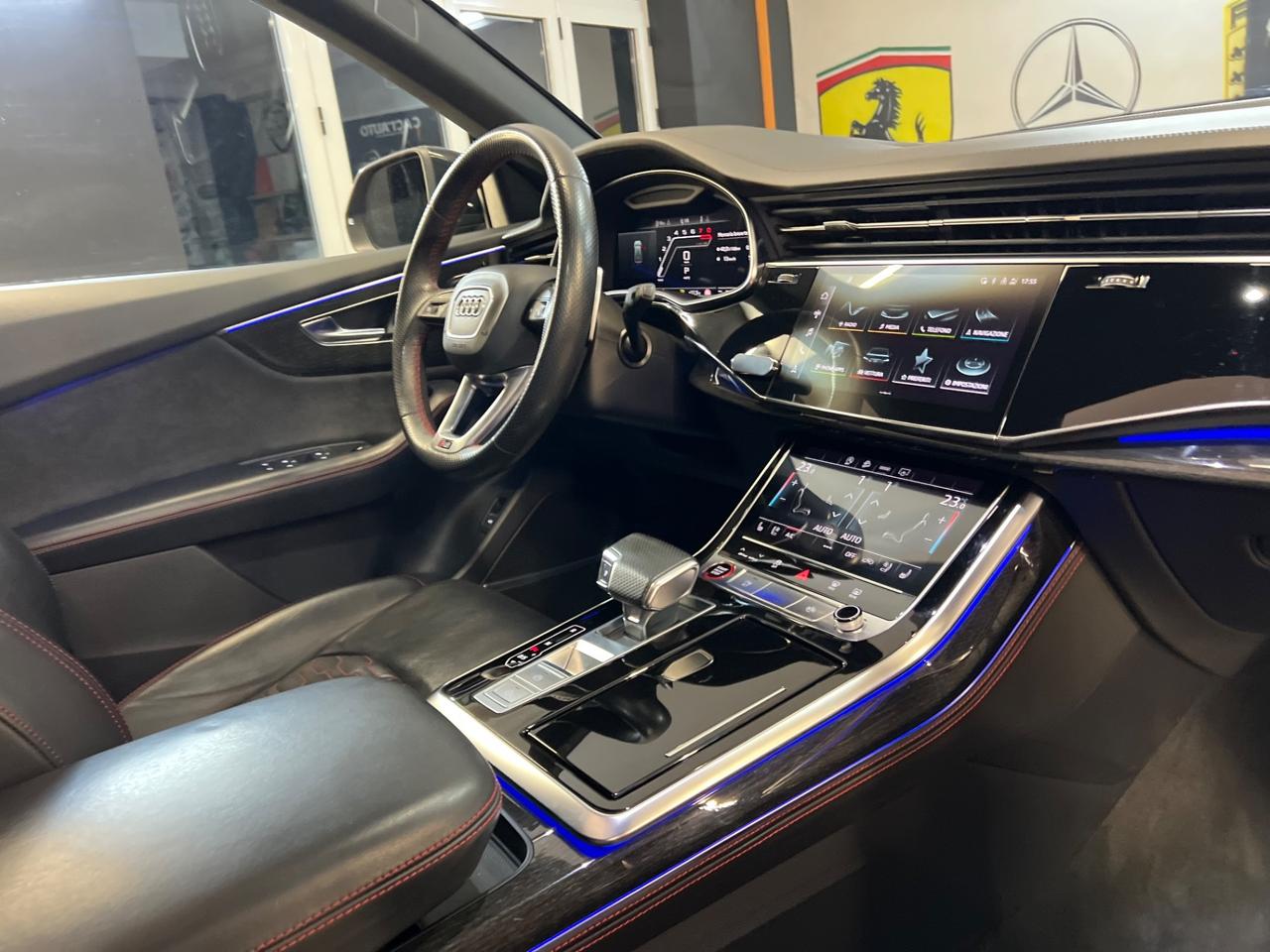 Audi Q8 RS TFSI V8 quattro tiptronic