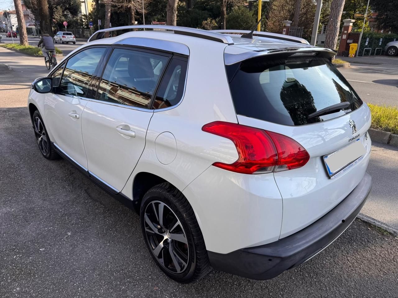 Peugeot 2008 1.6 e-HDi 115 CV neopaten garanzia 12 mesi