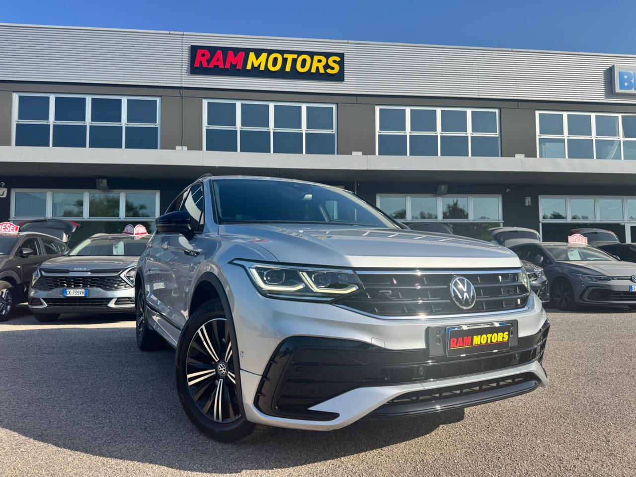 Volkswagen Tiguan R-LINE 2.0 TDI 150 CV DSG 4MOTION