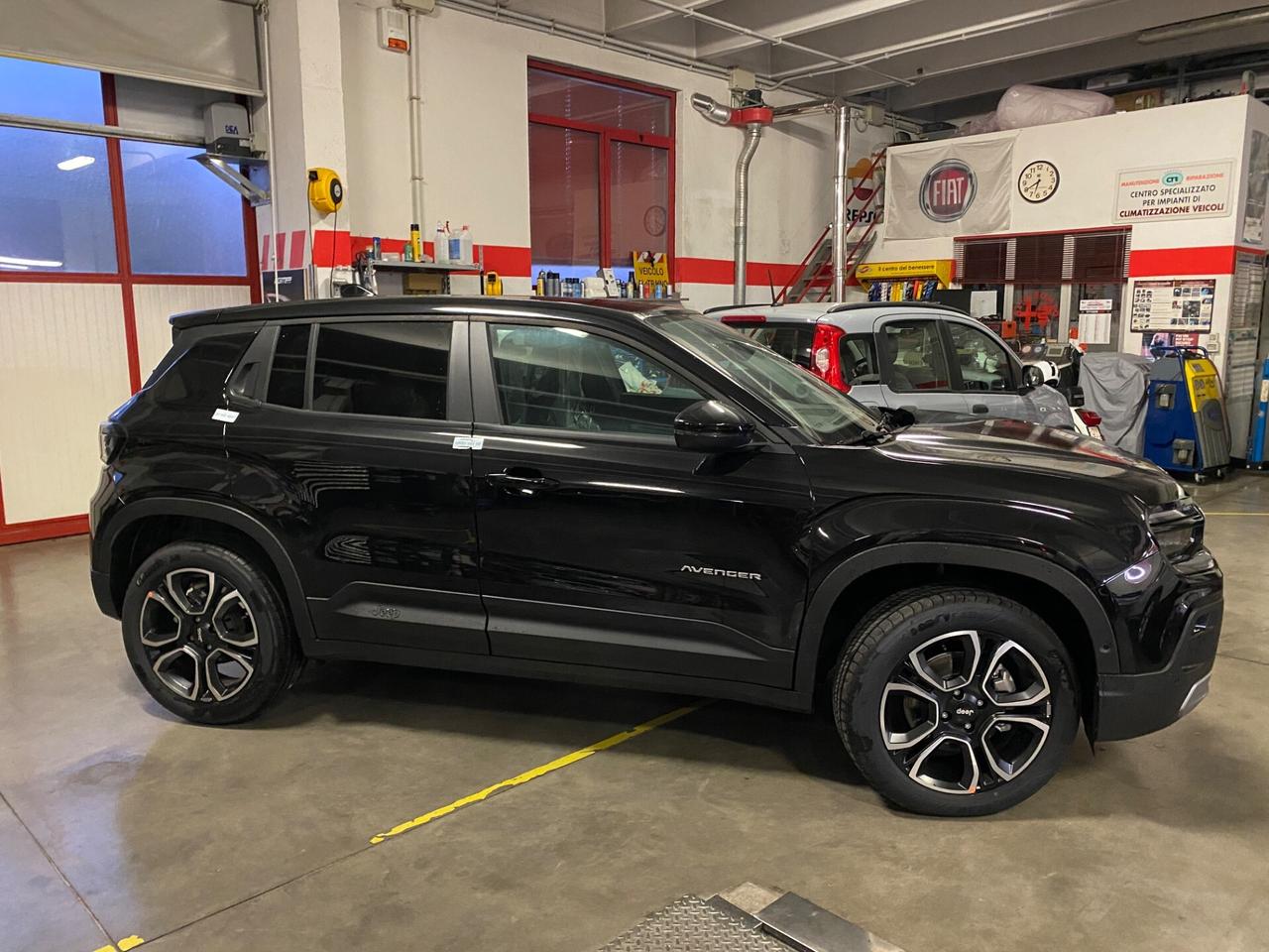 Jeep Avenger 1.2 Turbo 100 CV MHEV Summit