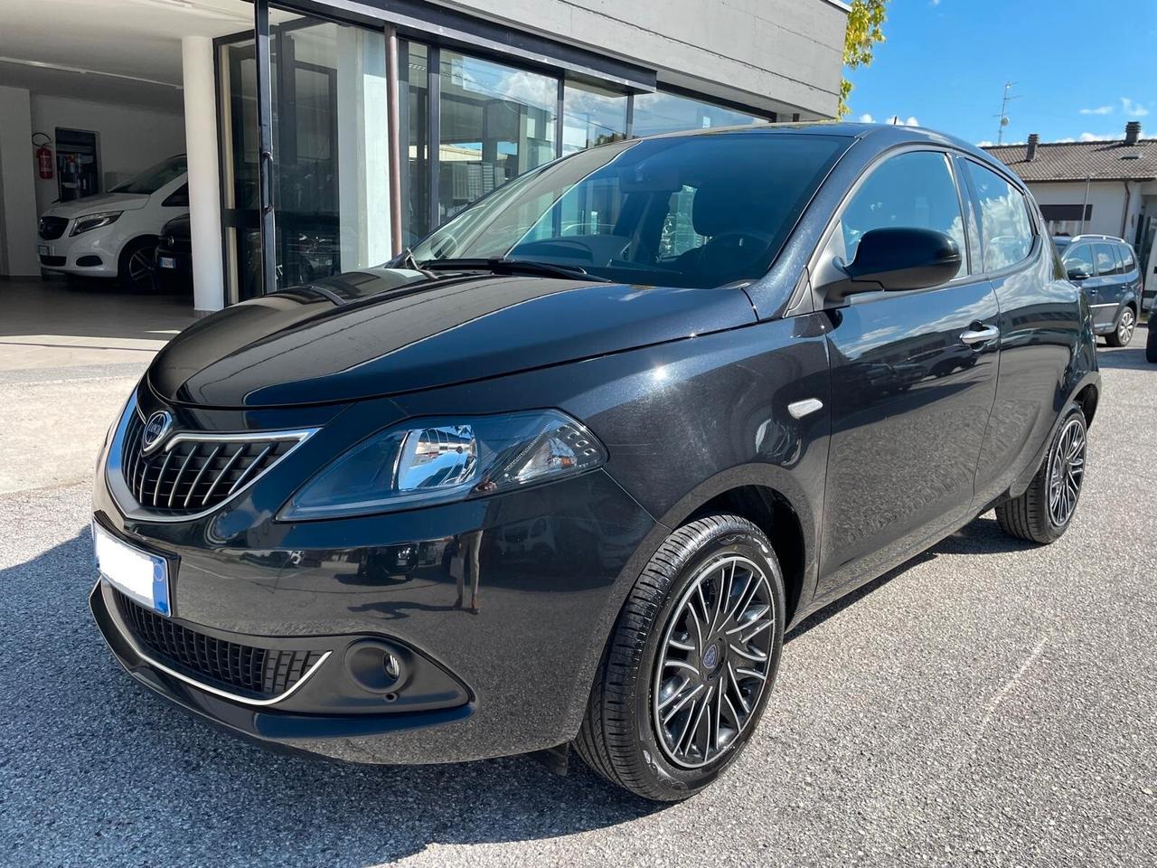 Lancia Ypsilon 1.0 FireFly S&S Hybryd Gold