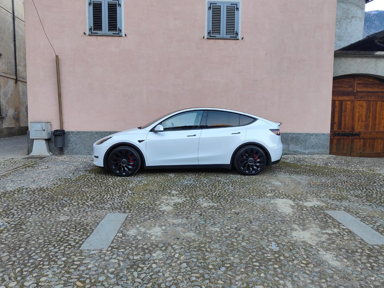 TESLA Model Y Performance AWD TETTO PELLE BIANCA