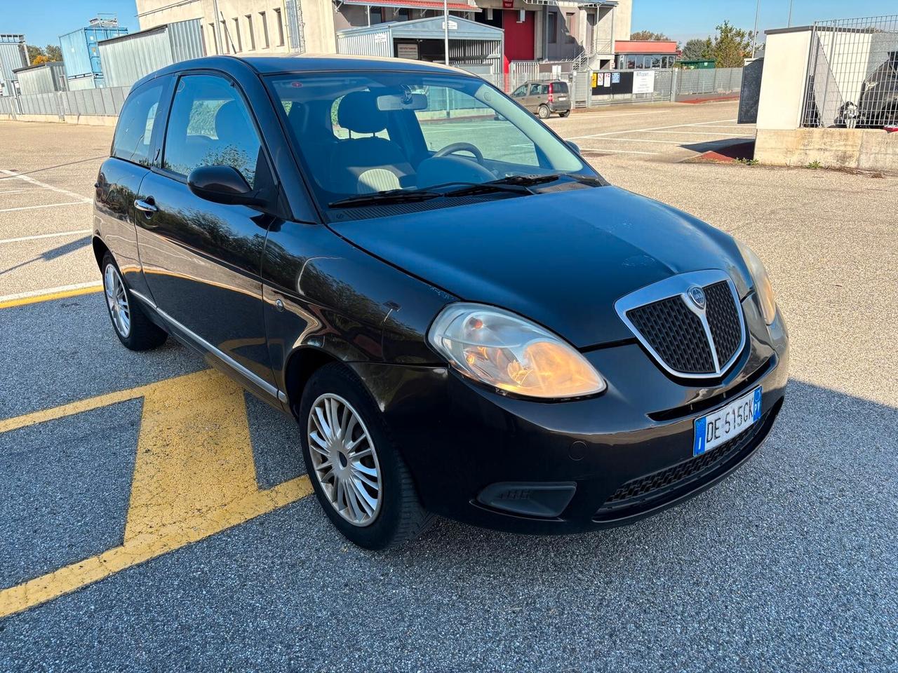 Lancia Ypsilon 1.3 MJT 75 CV Argento