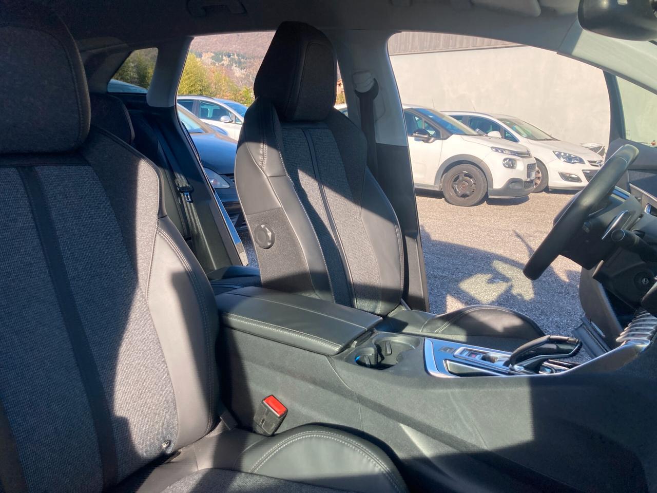 Peugeot 3008 BlueHDi 120 S&S Business