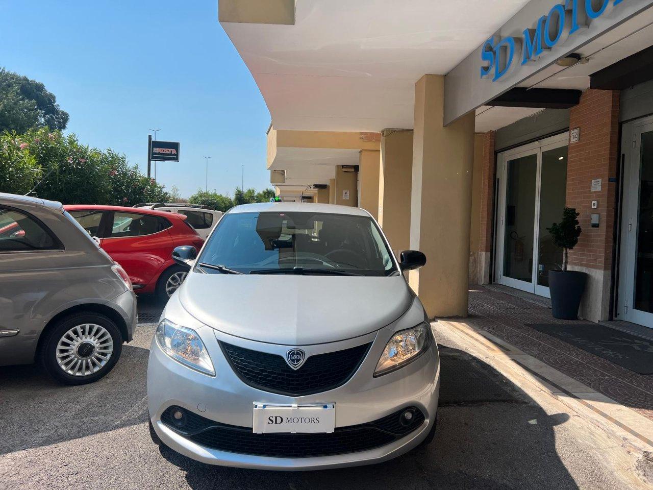 Lancia Ypsilon 5 Porte Ypsilon 1.0 firefly hybrid Silver s&s 70cv *Promo SD 2026*