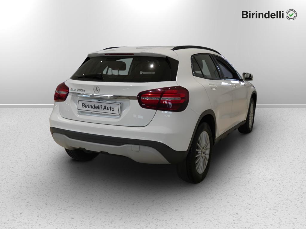 Mercedes-Benz GLA (X156) - GLA 200 d Automatic Business