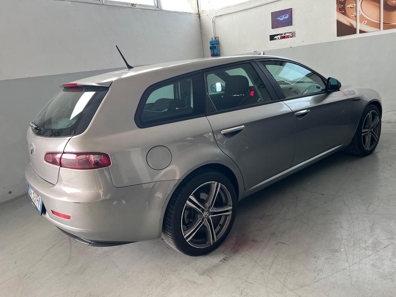 Alfa Romeo 159 1.9 JTDm 16V Sportwagon Distinctive