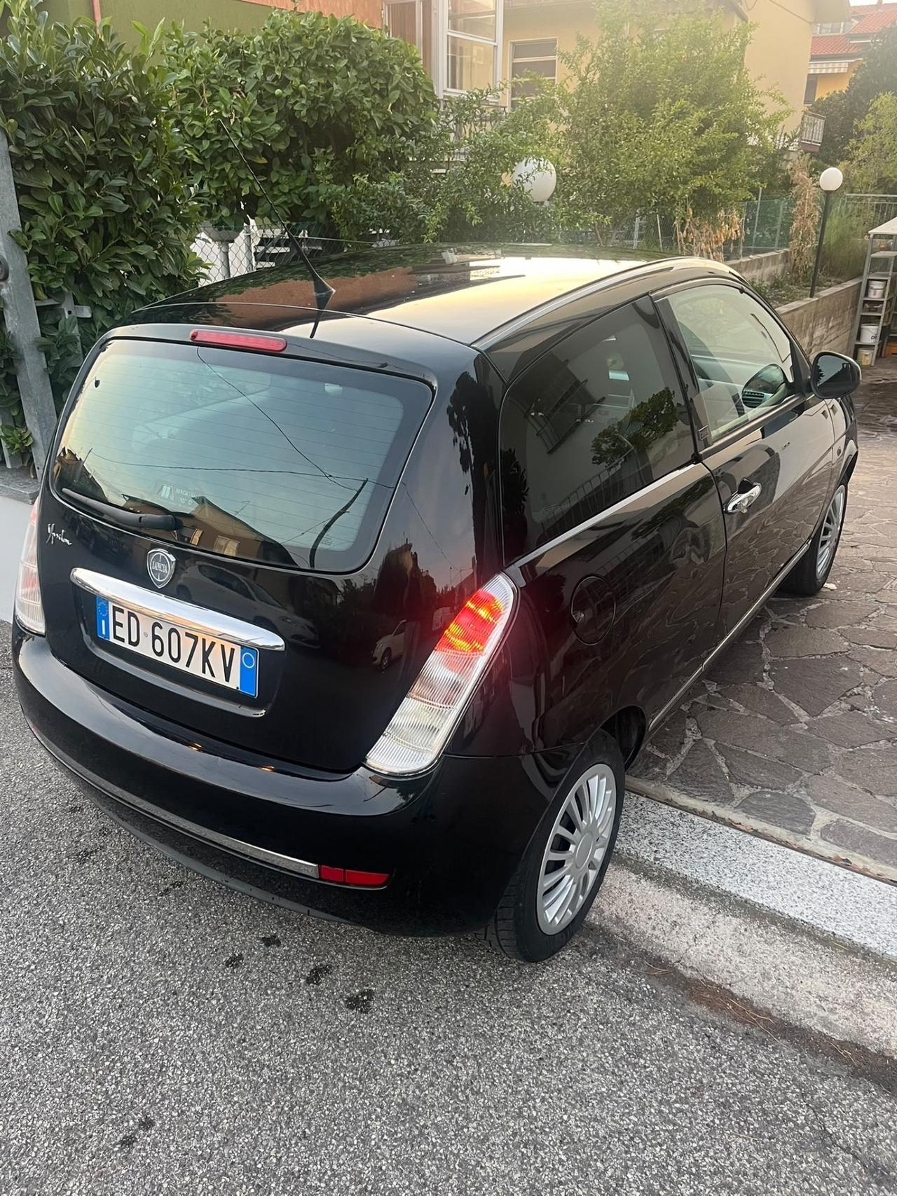 Lancia Ypsilon 1.3 MJT 75 CV 111000km TAGLIANDATA