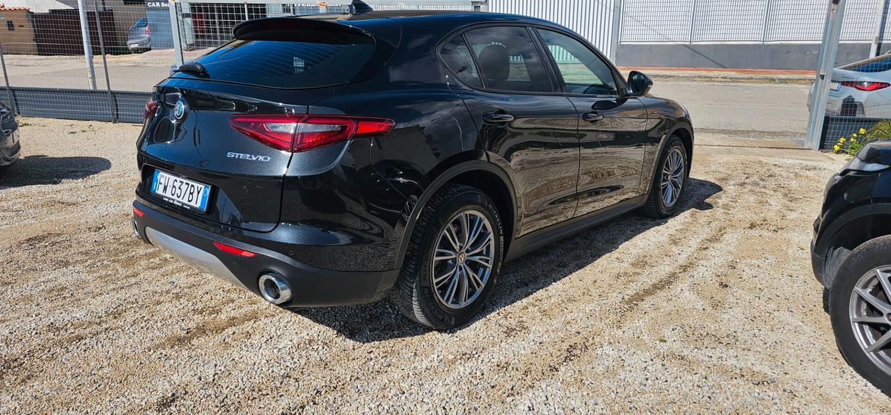 Alfa Romeo Stelvio 2.2 Turbodiesel 160 CV AT8 RWD Sport-Tech