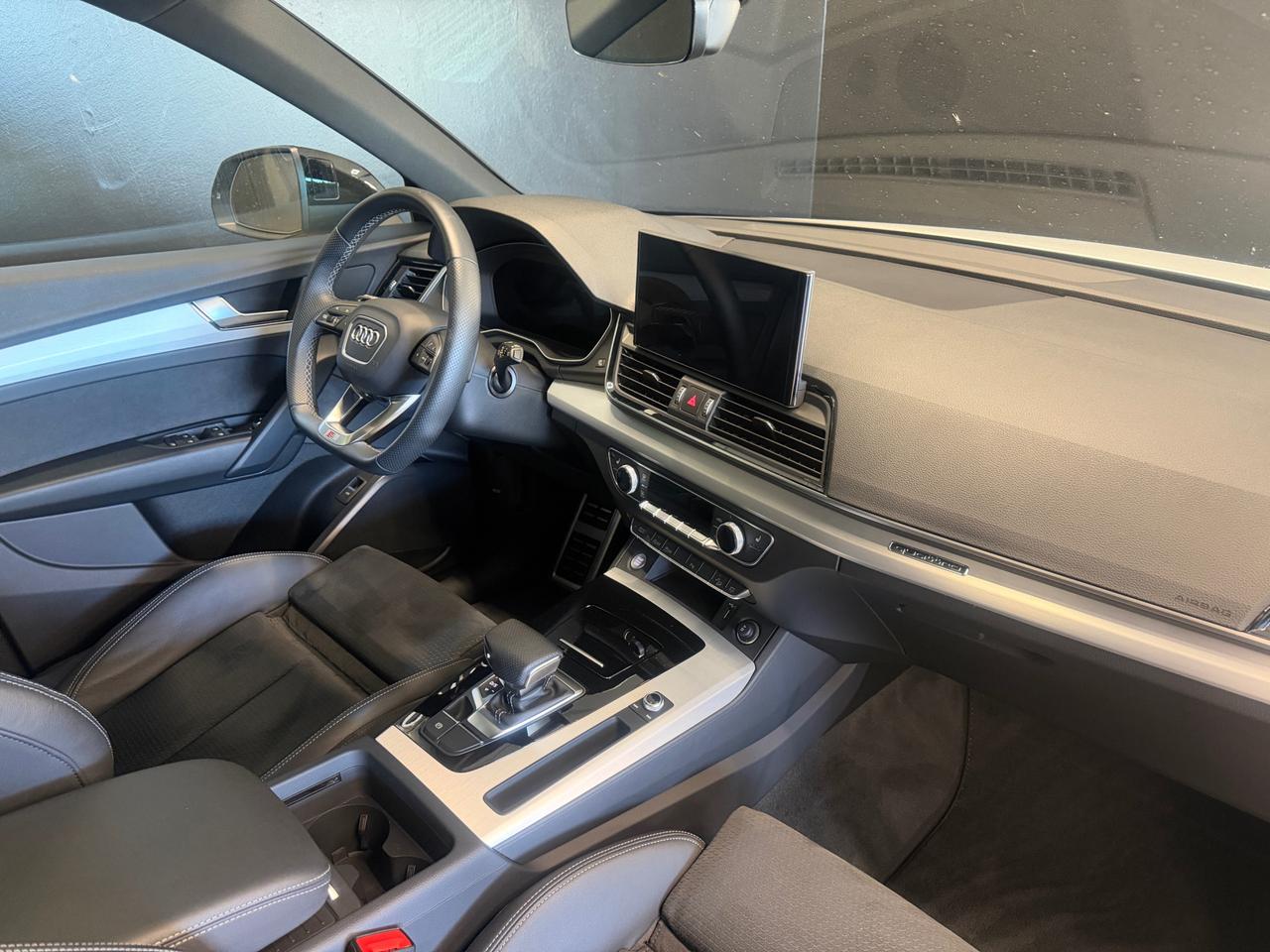 Audi Q5 40 2.0 tdi mhev 12V Identity Black quattro s-tronic