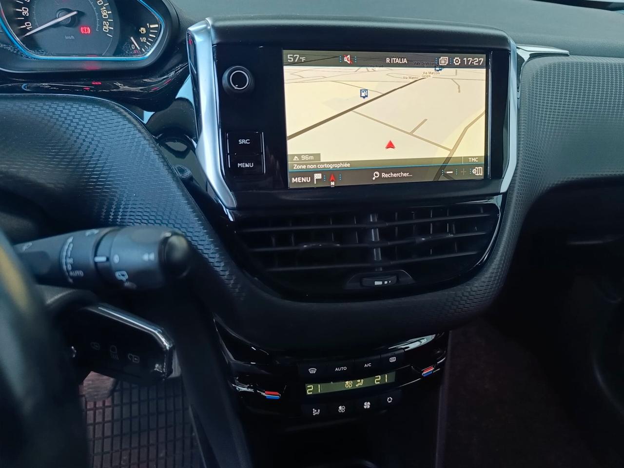 Peugeot 2008 BlueHDi 100 S&S Black Matt