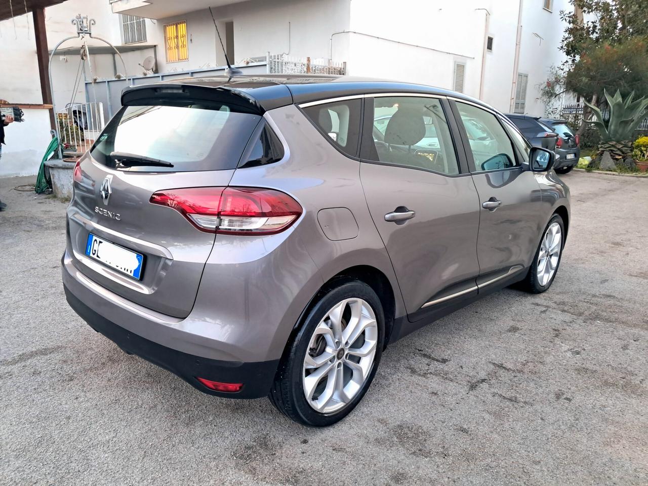 Renault Grand Scenic Blue dCi 120 CV EDC Initiale Paris