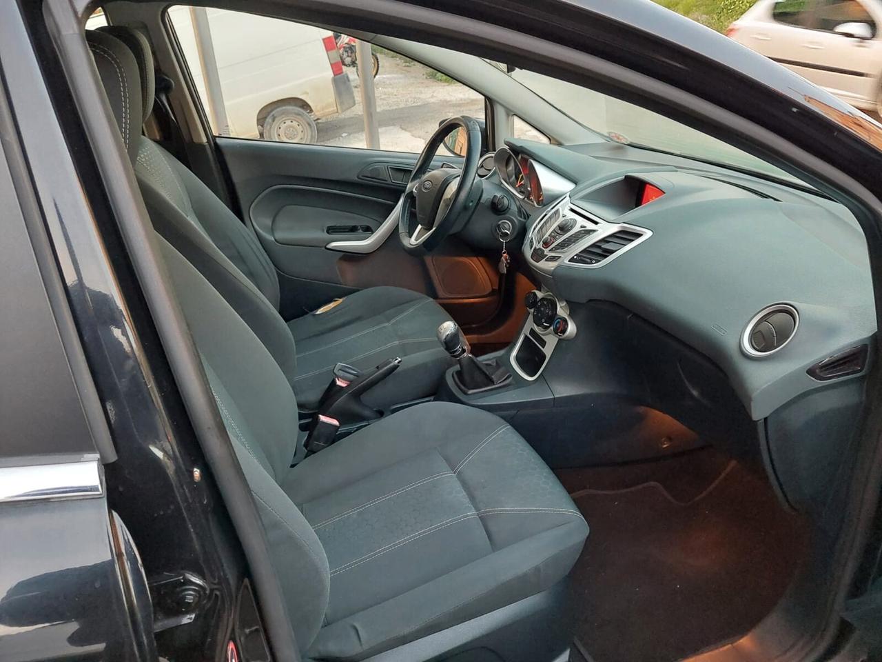 Ford Fiesta 1.4 TDCi 68CV 5 porte Titanium