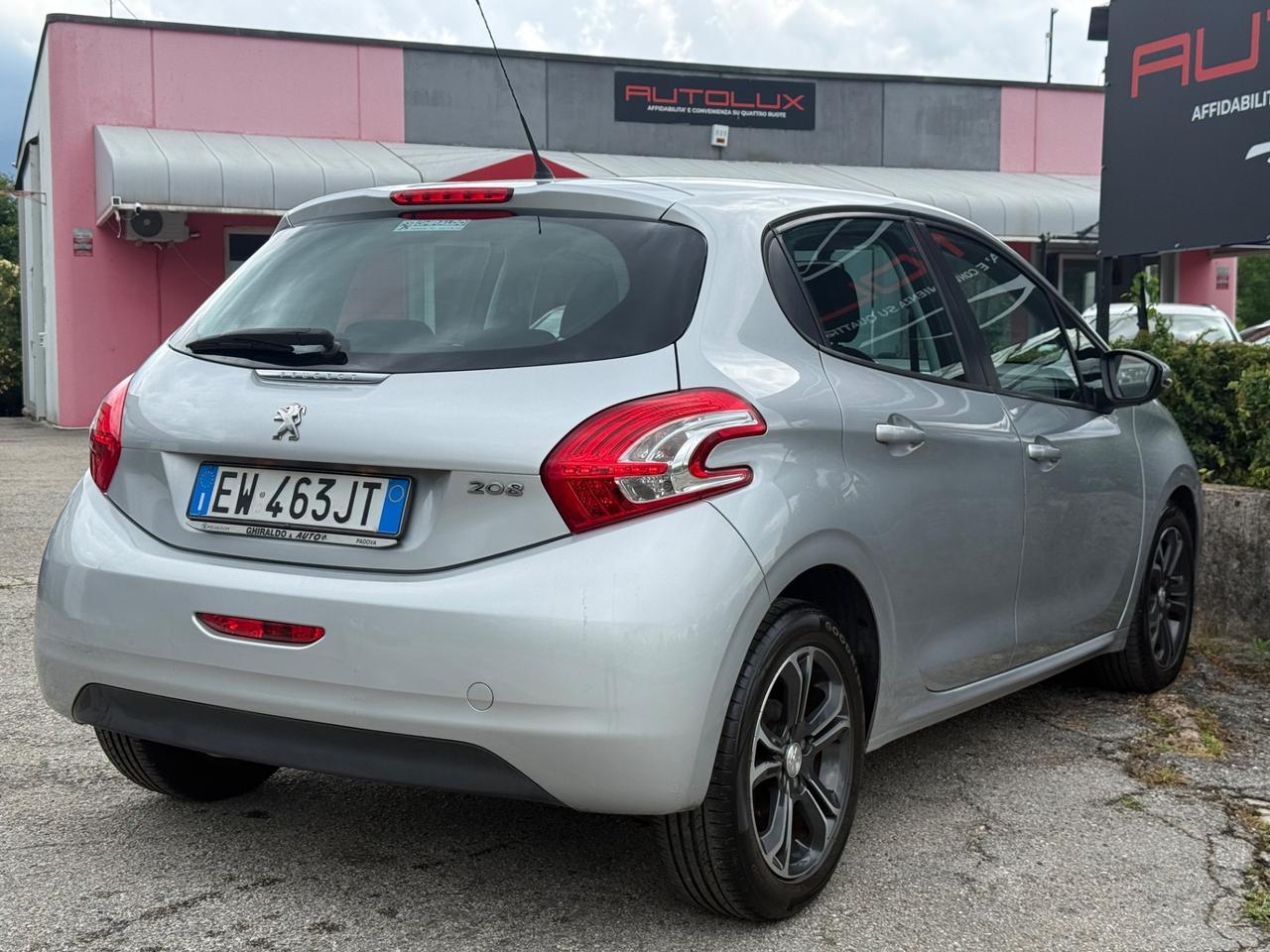 Peugeot 208 1.4 HDi 68 CV 5 porte Allure
