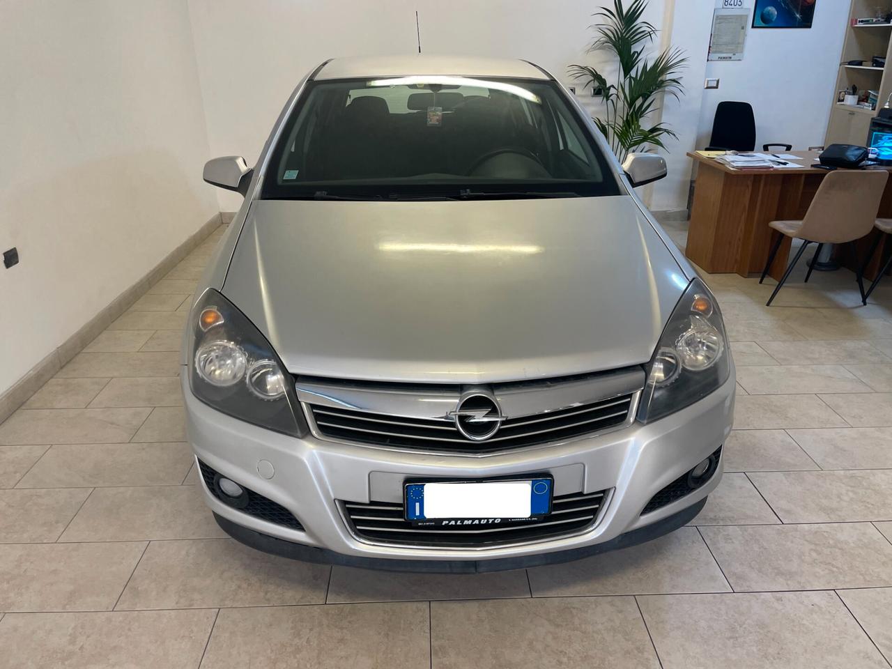 Opel Astra 5p 1.4 GPL FULL TAGLIANDATA NEOPATENTATI