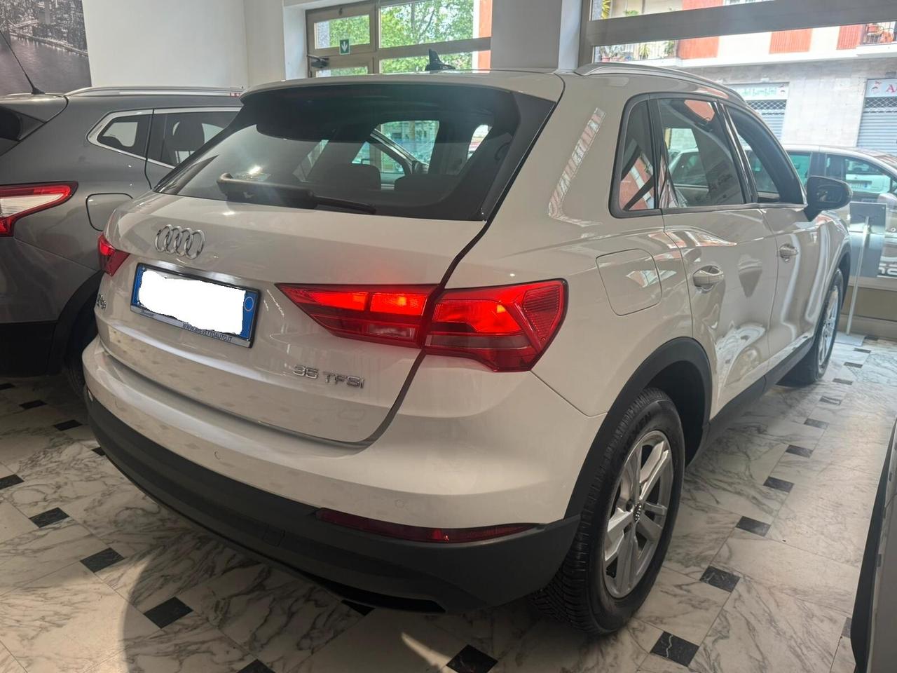 Audi Q3 35 TFSI Business/pari al nuovo/fari Led/cruise control adattivo