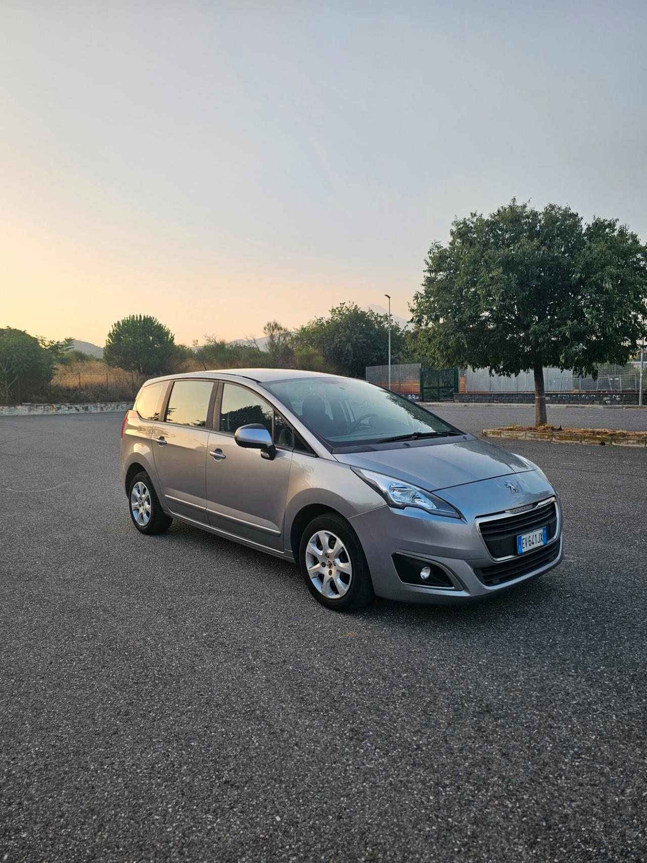 Peugeot 5008 1.6 HDi 115CV 7 posti unico proprietario