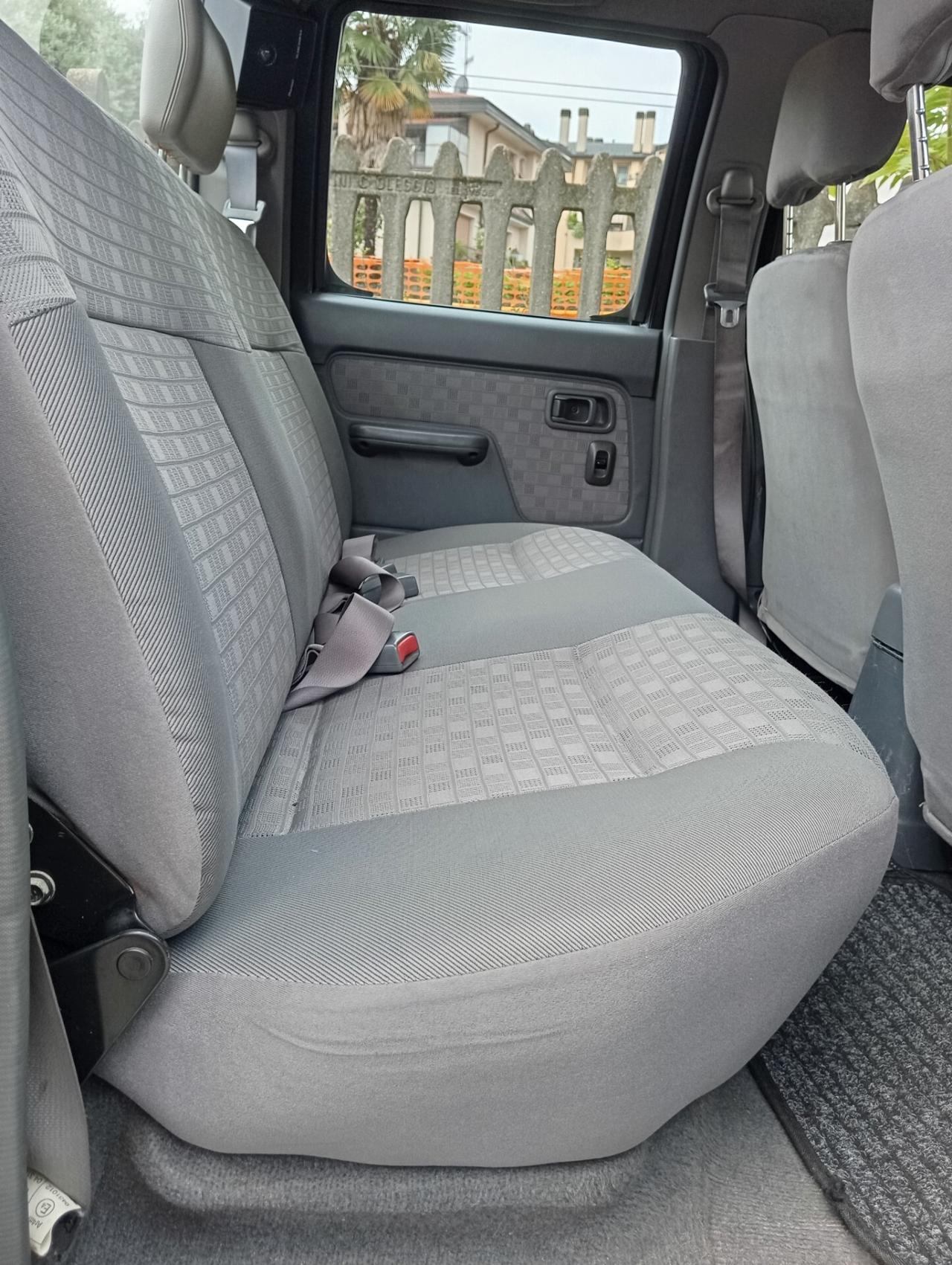 Nissan Navara 2.5 dCi 4 porte Double Cab Permute 4X4 133CV