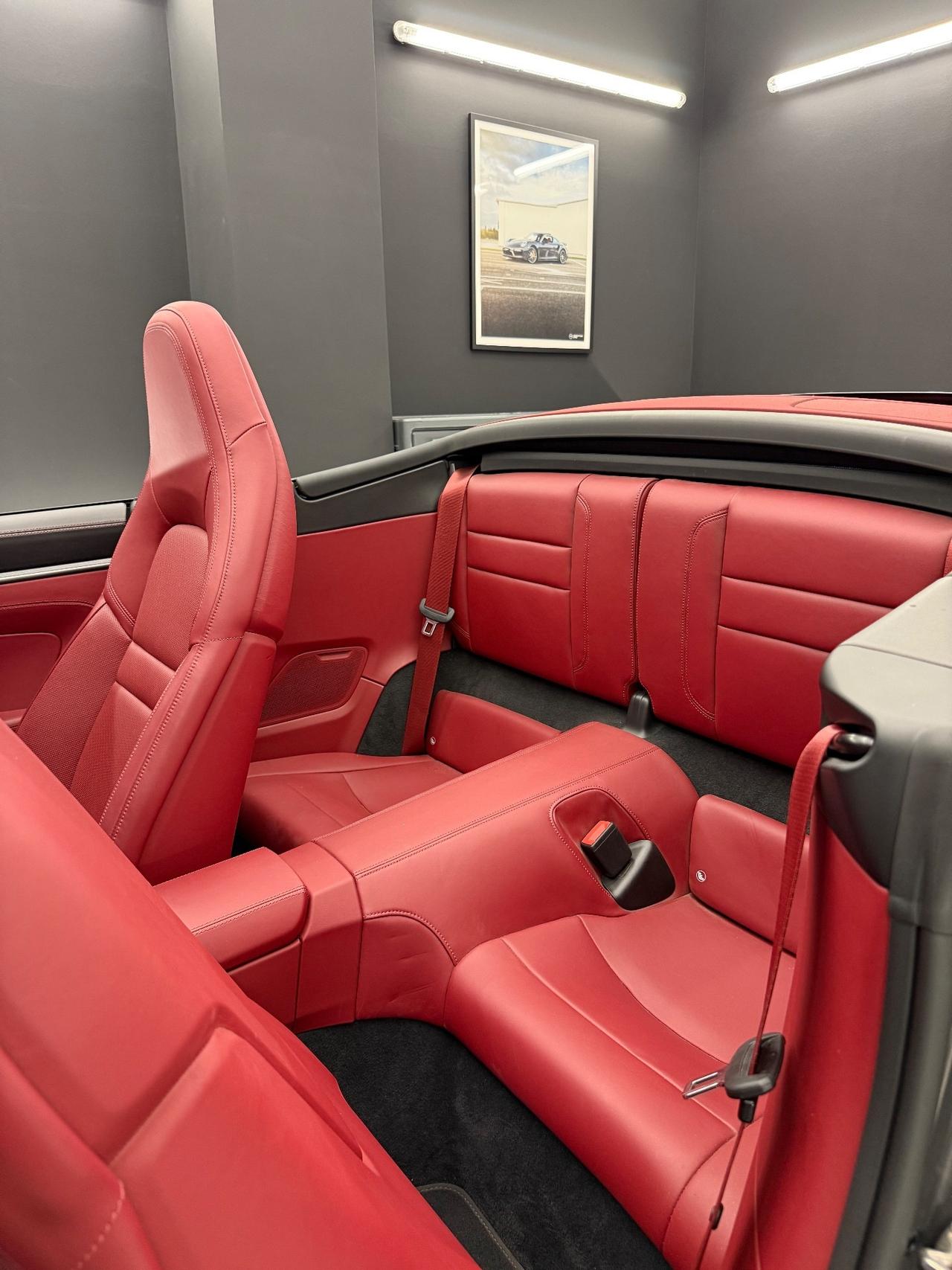 Porsche 911 992 Carrera 4S Cabriolet