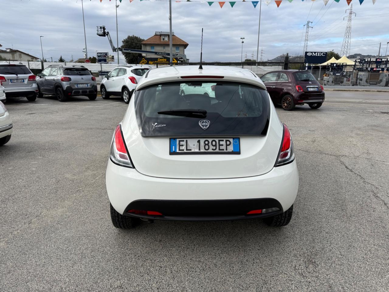 Lancia Ypsilon 1.3 MJT 75 CV Unyca