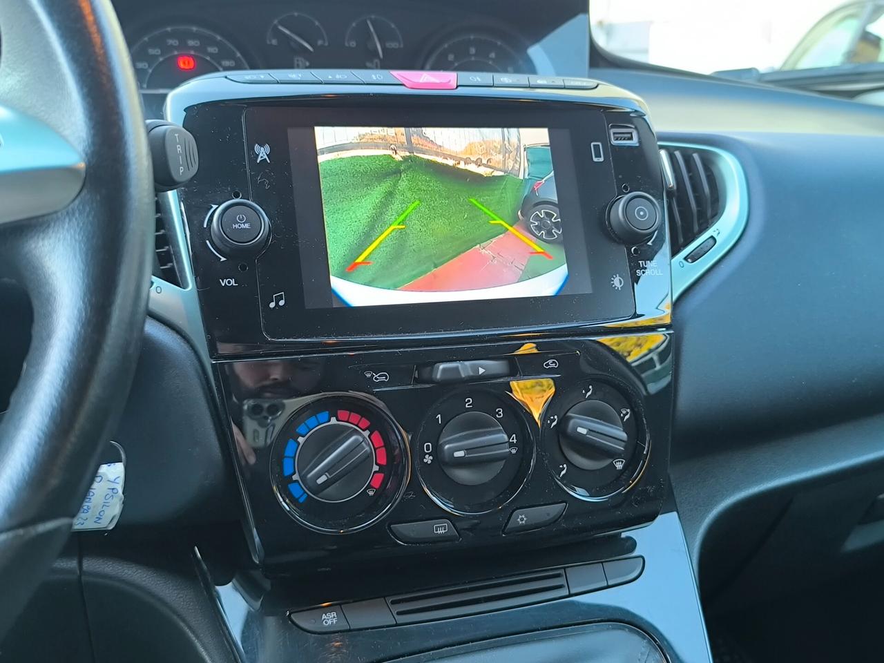 Lancia Ypsilon 1.0 FireFly 5 porte S&S Hybrid Silver